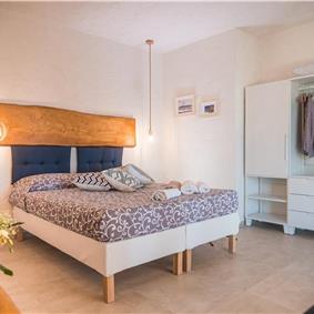 2 bedroom villa with infinity pool, near Alcamo, sleeps 4-5